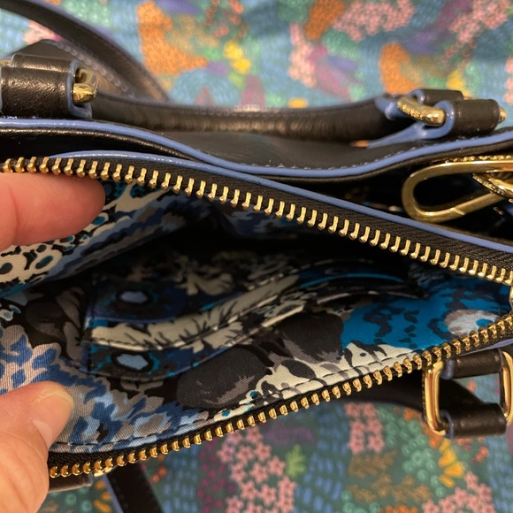 Black leather Vera Bradley bag - Picture 3 of 10